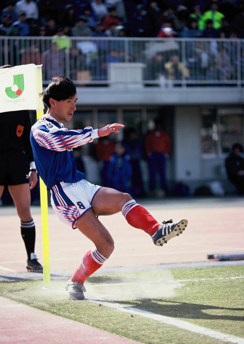 Takashi Mizunuma (Marinos),.
1990s - Football :.
Takashi Mizunuma of Yokohama Marinos takes a corner kick during the match in Japan.
(Photo by AFLO SPORT) [0007].