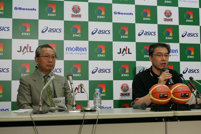 (L to R) JBA Acting President Takeshi Ishikawa, Head Coach Tomohide Utsumi (JPN), May 18, 2008 - Basketball : during the May 18, 2008 - Basketball : during the press conference of the Japanese Women's National Team Members for FIBA Olympic Qualifying Tournament for women at the yoyogi 2nd Gymnasium in Tokyo (Photo by AFLO SPORT) [0006].