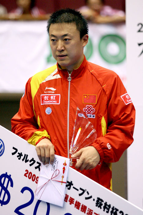 Ma Lin (CHN), May 25, 2008 - Table Tennis : celebrates 2nd place on the podium after the 2008 Volkswagen Open Men's Singles at Yokohama Cultural (Photo by AFLO SPORT) [0006].