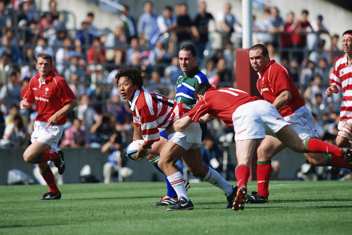 Kensuke Iwabuchi (JPN)
JUNE 17, 2001 - Rugby : Kensuke Iwabuchi of Japan passes the ball during the International Test match between Japan 30-53 Wales at Prince Chichibu Memorial Rugby Stadium in Tokyo, Japan.
(Photo by Masakazu Watanabe/AFLO SPORT) [0005].