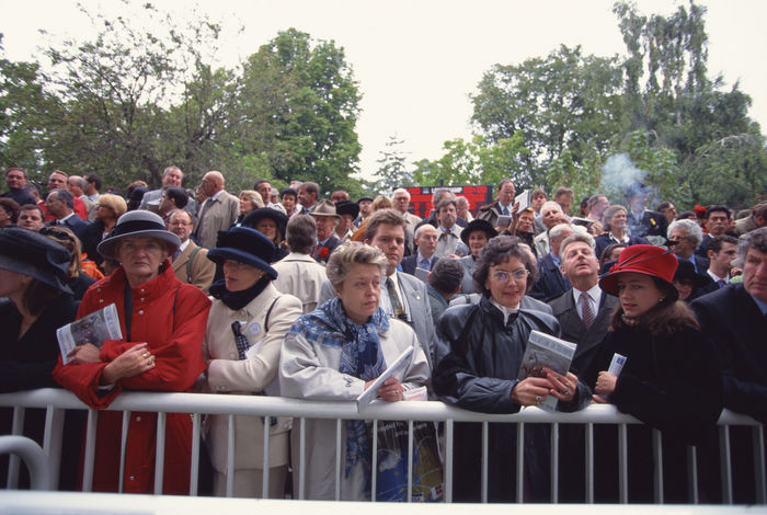 General View of the Prix de L''Arc de Triomphe, 
October 4, 1998 - Horse Racing : 
around the paddock during the Prix de L''Arc de Triomphe at Longchamp in Paris. 
(Photo by Masakazu Watanabe/AFLO SPORT) [0005]