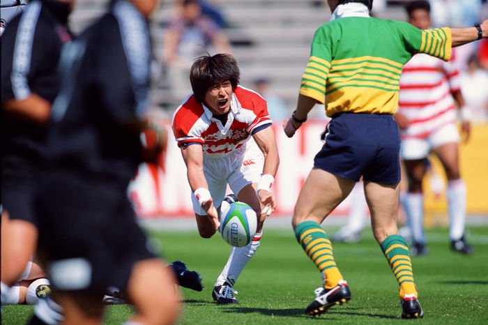 Mamoru Ito (JPN), Mamoru Ito of Japan
APRIL 15, 2001 - Rugby : Mamoru Ito of Japan passes the ball during the match between Japan A 15-17 New Zealand University Selection team at Prince Chichibu Memorial Rugby Stadium in Tokyo, Japan.
 (Photo by Jun Tsukida/AFLO SPORT) [0003].