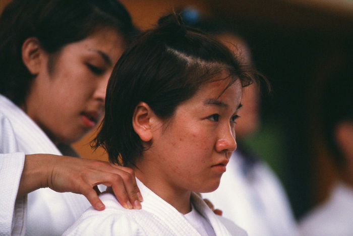 Ryoko Tamura, Ryoko Tamura
JULY 29, 2000 - Judo :.
Ryoko Tamura is massaged her shoulders during the 31st All Japan Women senior training camp in Kitakumaushi, Hokkaido, Japan.
 (Photo by Jun Tsukida/AFLO SPORT) [0003].