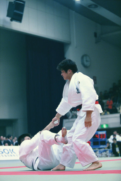 Kosei Inoue, Tomokazu Inoue
APRIL 1, 2001 - Judo :.
Kosei Inoue (R) helps Tomokazu Inoue (L) to his feet during the 34th All Japan Selected Judo Championships -100kg final match at Fukuoka citizen gymnasium (Photo by Jun Tsukida/Africa)
 (Photo by Jun Tsukida/AFLO SPORT) [0003].