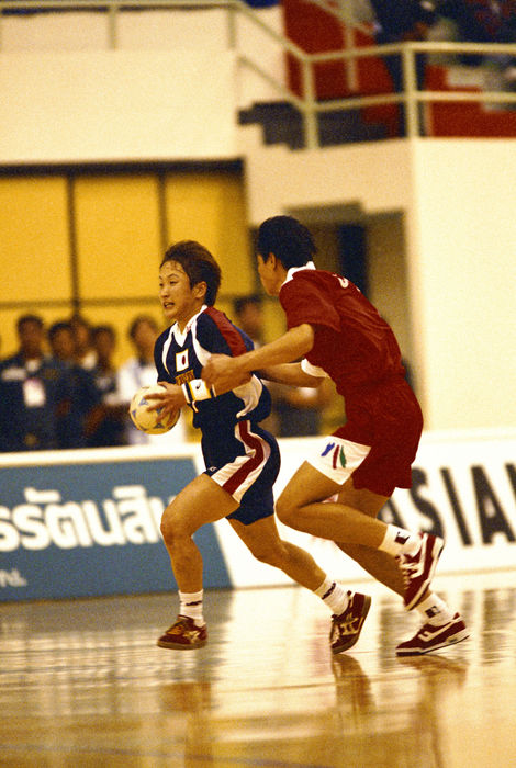 Mariko Komatsu (JPN), Mariko Komatsu (JPN)
DECEMBER 10, 1998 - Handball : Mariko Komatsu of Japan in action during the Women's Handball match between Japan 22-22 China at the Asian Games 1998 in Bangkok, Thailand.
 (Photo by Jun Tsukida/AFLO SPORT) [0003].