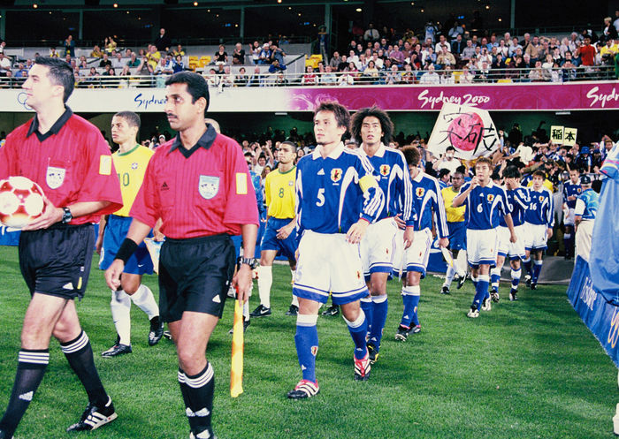 2000 Sydney Olympics Players on the pitch,, SEPTEMBER 20, 2000   Football : Japan and Brazil players enter the stadium before the 2000 Sydney Olympic Games Men s Football match between Japan 0 1 Brazil at Cricket ground in Brisbane, Australia.  Photo by Koji Aoki AFLO SPORT   008 