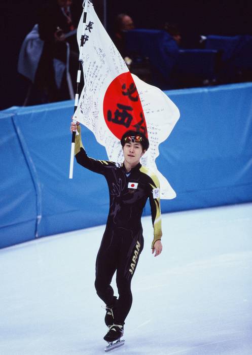1998 Nagano Olympics, Bronze medal for Uematsu in the men s 500m final. Hitoshi Uematsu  JPN , Hitoshi Uematsu FEBRUARY 21, 1998   Short Track : Hitoshi Uematsu of Japan waves to the crowd with Japanese national flag after winning the bronze medal in the Mens Short Track Speed Skating 500m at the NAGANO 1998 Winter Olympic Games at White Ring in Nagano, Japan.  Photo by AFLO SPORT   006 