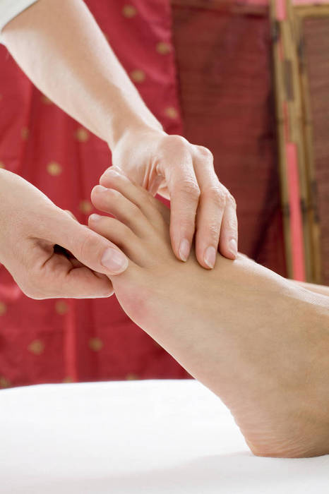 WESTF03258 Woman receiving foot massage