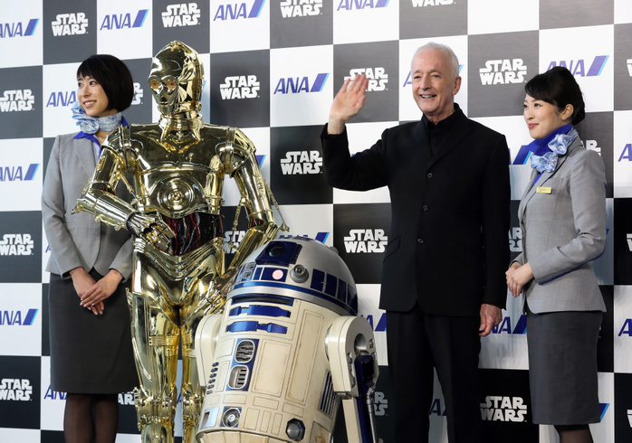 ANA unveils  C 3PO  jet, specially painted by ANA March 20, 2017, Tokyo, Japan   US movie Star Wars  C 3PO actor Anthony Daniels smiles with C 3PO, R2 D2 robots and ANA cabin attendants as he attends a presentation of All Nippon Airways  ANA  C 3PO jetliner at a hanger of ANA at Tokyo s Haneda airport on Monday, March 20, 2017. C 3PO designed Boeing 777 200 jet will start domestic flight service from March 21.     Photo by Yoshio Tsunoda AFLO  LwX  ytd 
