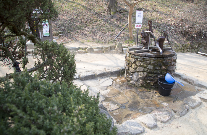 A well is seen at birthplace of late South Korean President Park Chung hee in Gumi Birthplace of Park Chung Hee, Mar 18, 2017 : A well is seen at birthplace of late South Korean President Park Chung hee in Gumi, about 201 km  125 miles  southeast of Seoul, South Korea. Park Chung hee is former military dictator who took power in a military coup in 1961 and ruled South Korea until his assassination in 1979. The late South Korean President was a lieutenant in the Japanese army during Japan s colonial rule over Korea and has been criticized widely when he imprisoned many pro democracy activists during his 18 year seizure of power for  modernisation  of the country. Park Chung hee is father of Park Geun hye who was South Korea s first democratically elected president to be ousted and has been named a criminal suspect for allegedly abusing her power and colluding with her longtime friend Choi Soon sil in extorting money from local conglomerates.  Photo by Lee Jae Won AFLO   SOUTH KOREA 