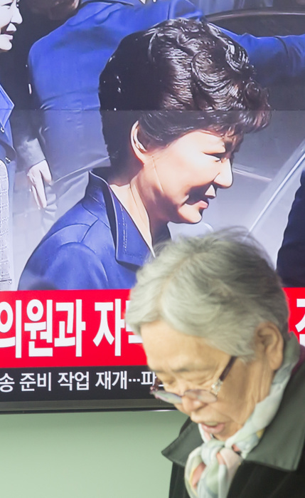 A woman walks past a TV broadcasting live a news report on former South Korean President Park Geun Hye, at a railroad station in Seoul South Korea Politics, Mar 30, 2017 : A woman walks past a TV broadcasting live a news report on former South Korean President Park Geun Hye, at a railroad station in Seoul, South Korea. The Seoul Central District Court held a hearing on Thursday to decide whether to issue an arrest warrant for her over corruption allegations that fired her. South Korea s prosecutors filed the request on Monday to detain Park Geun Hye on charges of abuse of authority, coercion, bribery and leaking government secrets, citing the graveness of the alleged crimes and the possibility of the destruction of evidence, local media reported.  Photo by Lee Jae Won AFLO   SOUTH KOREA 