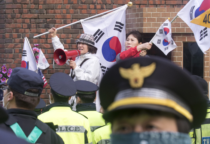 Supporters of former South Korean President Park Geun Hye chant slogans in front of her home in Seoul South Korea Politics, Mar 30, 2017 : Supporters of former South Korean President Park Geun Hye chant slogans in front of her home before she leaves to the Seoul Central District Court in Seoul, South Korea. The court held a hearing on Thursday to decide whether to issue an arrest warrant for her over corruption allegations that fired her. South Korea s prosecutors filed the request on Monday to detain Park Geun Hye on charges of abuse of authority, coercion, bribery and leaking government secrets, citing the graveness of the alleged crimes and the possibility of the destruction of evidence, local media reported.  Photo by Lee Jae Won AFLO   SOUTH KOREA 