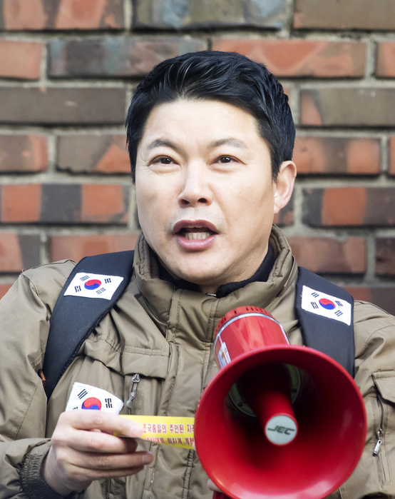 Shin Dong Wook, husband of Park Geun Ryeong who is a younger sister of former South Korean President Park Geun Hye, speaks during a rally held by the ex President s supporters in Seoul Shin Dong Wook, Mar 30, 2017 : Shin Dong Wook, husband of Park Geun Ryeong who is a younger sister of former South Korean President Park Geun Hye, speaks during a rally held by the ex President s supporters in front of her home before she leaves to the Seoul Central District Court in Seoul, South Korea. The court held a hearing on Thursday to decide whether to issue an arrest warrant for her over corruption allegations that fired her. South Korea s prosecutors filed the request on Monday to detain Park Geun Hye on charges of abuse of authority, coercion, bribery and leaking government secrets, citing the graveness of the alleged crimes and the possibility of the destruction of evidence, local media reported.  Photo by Lee Jae Won AFLO   SOUTH KOREA 