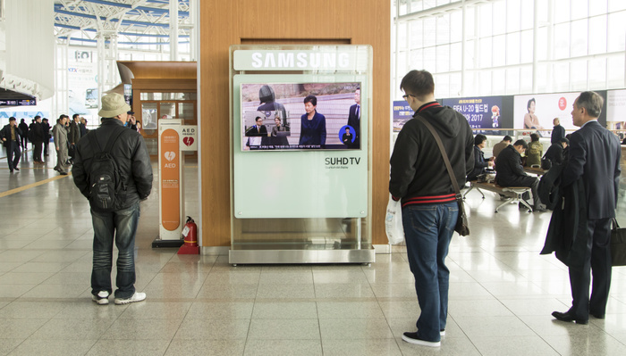 People watch a TV broadcasting live a news report on former South Korean President Park Geun Hye, at a railroad station in Seoul South Korea Politics, Mar 30, 2017 : People watch a TV broadcasting live a news report on former South Korean President Park Geun Hye, at a railroad station in Seoul, South Korea. The Seoul Central District Court held a hearing on Thursday to decide whether to issue an arrest warrant for her over corruption allegations that fired her. South Korea s prosecutors filed the request on Monday to detain Park Geun Hye on charges of abuse of authority, coercion, bribery and leaking government secrets, citing the graveness of the alleged crimes and the possibility of the destruction of evidence, local media reported.  Photo by Lee Jae Won AFLO   SOUTH KOREA 
