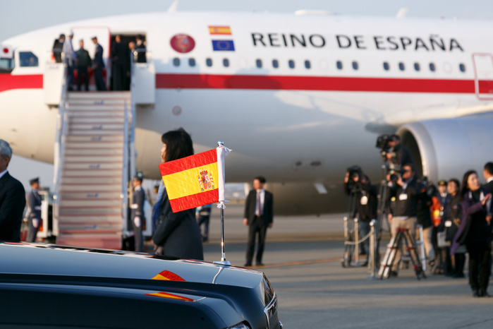 King and Queen of Spain arrive in Japan A jet plane of Spanish Air Force, with Spain s King Felipe VI and his wife Letizia aboard, arrive at Tokyo International Airport VIP terminal on April 4, 2017, Tokyo, Japan. The royal couple will meet Japanese Prime Minister Shinzo Abe and Emperor Akihito during their 4 day visit. This is the King s first visit to Asia since his accession to the throne in 2014.  Photo by Rodrigo Reyes Marin AFLO 
