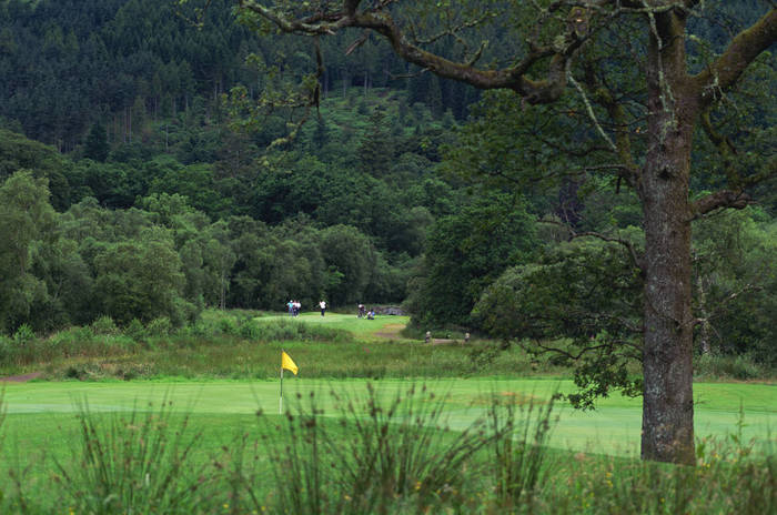 Loch Lomond Golf Club Loch Lomond Golf Club is an 18 hole, 7100 yard, par 71 designed by Tom Weiskopf and Jay Morrish. The course opened in 1994.
