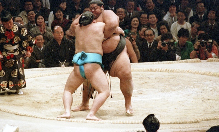 Grand Sumo Tournament, Kyushu, Day 14 Ozeki Konishiki  face , who scored his first double digit victory since the first tournament of the year, with a powerful decisive move out of the Nishiwariwaki  back  on day 14 of the Kyushu Grand Sumo Tournament, November 26, 1988  Date 19881126  Photo Location Fukuoka International Center, Fukuoka