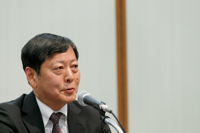 Japanese oil refiners Idemitsu and Showa Shell to share resources Susumu Nibuya Director of Idemitsu Kosan Co answers questions from the media during a news conference on May 9, 2017, Tokyo, Japan. The two oil distributors announced a business alliance to consolidate their refining and supply operations. Despite opposition from Idemitsu s founding family, the companies signed the agreement today and it will take immediate effect under the banner   Brighter Energy Alliance.    Photo by Rodrigo Reyes Marin AFLO 