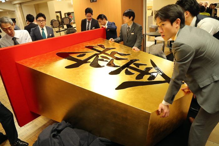 Great Gold Exhibition  at Mitsukoshi Nihonbashi, displaying and selling gold products May 17, 2017, Tokyo, Japan   Japan s Mitsukoshi department store employees move a 2 meters tall shogi piece covered by gold leafs for the opening of the gold exhibition at the Mitsukoshi department store in Tokyo on Wednesday, May 17, 2017. The department store displayed 28 million yen a set of shogi pieces and a 2 meters tall shogi piece covered by 1,700 gold leafs.   Photo by Yoshio Tsunoda AFLO  LwX  ytd 