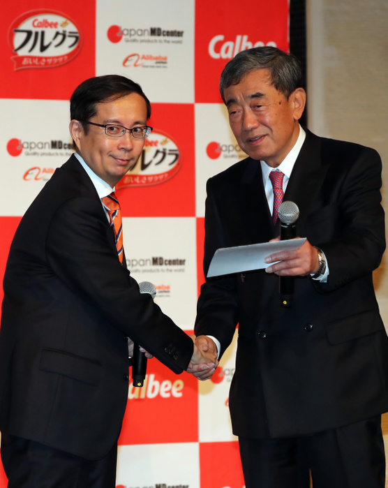 Calbee partners with Alibaba to sell  Fruits Gras  in China May 25, 2017, Tokyo, Japan   Chinese online commerce giant Alibaba CEO Daniel Zhang  L  shakes hands with Japanese food maker Calbee chairman Akira Matsumoto as they announce Calbee will sell their popular breakfast cereal  Frugra  to Chinese market through Alibaba s cross border e commerce website  Tmall Global  in Tokyo on Thursday, May 25, 2017. Calbee aims at to sell Frugra 100 billion yen in overseas market.    Photo by Yoshio Tsunoda AFLO  LwX  ytd 