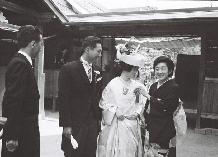 Atsuko Ikeda, now in good health, attended her nanny's wedding with her husband, Takamasa, as a pallbearer (at Okayama Shrine) [Osaka batch registration. Please reconfirm facts before use.