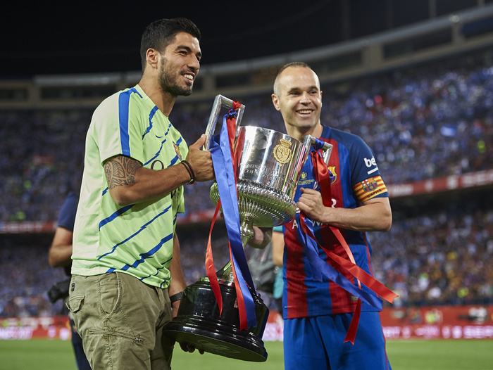 Barcelona wins the Spanish King s Cup for the third year in a row. Luis Suarez, Andres Iniesta  Barcelona , MAY 27, 2017   Football   Soccer : Andres Iniesta and Luis Suarez of Barcelona celebrates the victory with the trophy at the end of the Spanish Copa del Rey Final match between FC Barcelona 3 1 Deportivo Alaves at Vicente Calderon in Madrid, Spain.  Photo by Pablo Morano AFLO 