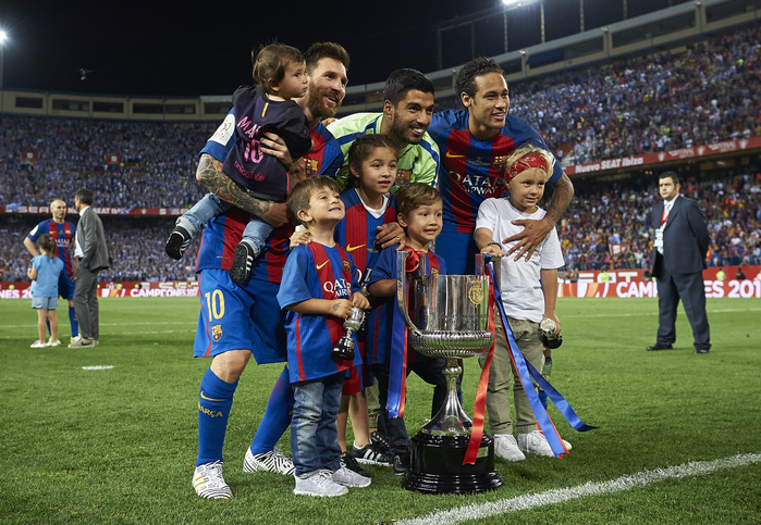 Barcelona wins the Spanish King s Cup for the third year in a row. Lionel Messi, Luis Suarez, Neymar Jr   Barcelona , MAY 27, 2017   Football   Soccer : Neymar Jr, Luis Suarez and Lionel Messi of Barcelona celebrates with their children the victory at the end of the Spanish Copa del Rey Final match between FC Barcelona 3 1 Deportivo Alaves at Vicente Calderon in Madrid, Spain.  Photo by Pablo Morano AFLO 