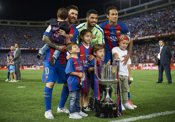 Barcelona wins the Spanish King s Cup for the third year in a row. Lionel Messi, Luis Suarez, Neymar Jr   Barcelona , MAY 27, 2017   Football   Soccer : Neymar Jr, Luis Suarez and Lionel Messi of Barcelona celebrates with their children the victory at the end of the Spanish Copa del Rey Final match between FC Barcelona 3 1 Deportivo Alaves at Vicente Calderon in Madrid, Spain.  Photo by Pablo Morano AFLO 