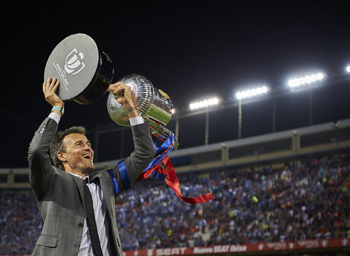 Barcelona wins the Spanish King s Cup for the third year in a row. Luis Enrique  Barcelona , MAY 27, 2017   Football   Soccer : Luis Enrique of Barcelona celebrates the victory with the trophy at the end of the Spanish Copa del Rey Final match between FC Barcelona 3 1 Deportivo Alaves at Vicente Calderon in Madrid, Spain.  Photo by Pablo Morano AFLO 