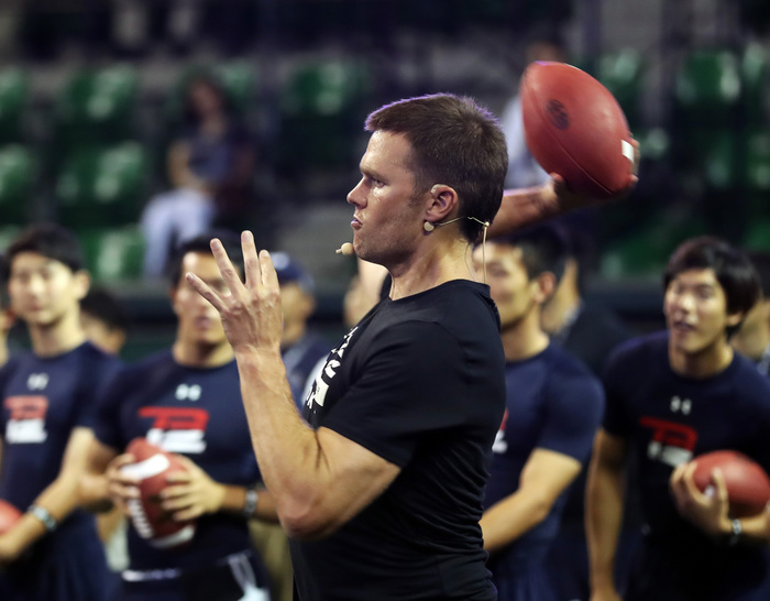 Tom Brady Visits Japan Instructing University Students June 21, 2017, Tokyo, Japan   NFL super star Tom Brady of New England Patriots quarterback gives a lesson to high school and collage football players in Tokyo on Wednesday, June 21, 2017. Brady is now here as a part of his Asian tour of US sports goods maker Under Armour promotion.     Photo by Yoshio Tsunoda AFLO  LwX  ytd 