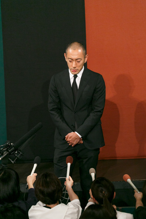Ichikawa Ebizo XI speaks on the death of wife  Kabuki actor Ichikawa Ebizo XI speaks during a news conference on June 23, 2017, Tokyo, Japan. Ebizo s wife, TV presenter Mao Kobayashi, passed away aged 34 during the night of June 22nd after a long and public battle with breast cancer. She leaves behind two children.  Photo by Rodrigo Reyes Marin AFLO 