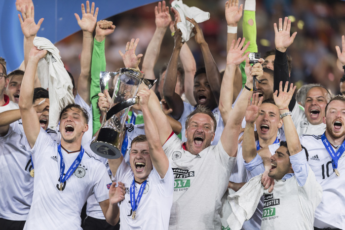 Uefa Under 21 Championship Poland 2017  L R  Niklas Stark, Max Meyer  GER , JUNE 30, 2017   Football   Soccer : Max Meyer of Germany holds up the trophy as he celebrates with his teammates after winning the UEFA Under 21 Championship Poland 2017 Final match between Germany 1 0 Spain at Marshal Jozef Pilsudski Stadium in Krakow, Poland.  Photo by Maurizio Borsari AFLO 