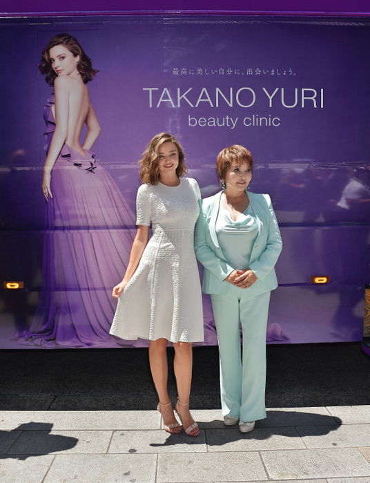 Miranda Kerr promotes in Tokyo Miranda Kerr, Tokyo, Japan, July 11, 2017 : Model Miranda Kerr and Yuri Takano pose for camera in front of the campaign bus for Yuri Takano beauty clinic at Ginza shopping district in Tokyo, Japan on July 11, 2017.