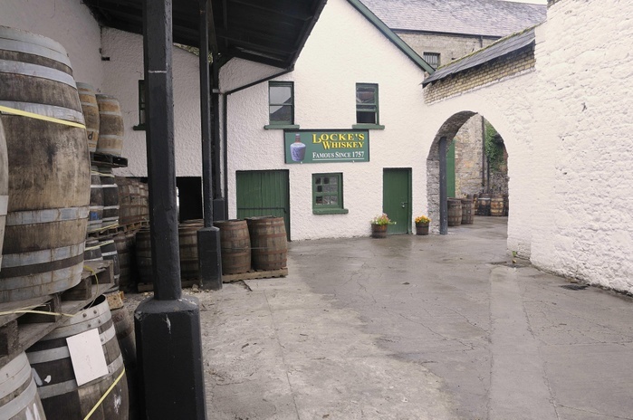Kilbeggan Distillery, Ireland Stack of whiskey barrels, Locke s Distillery, the oldest licensed whiskey distillery in the world, Kilbeggan, Westmeath, Midlands, Ireland, Europe