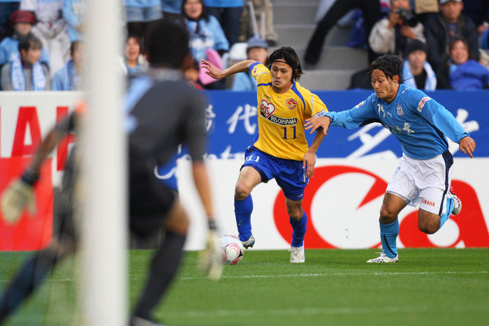 (L to R) Kunimitsu Sekiguchi (Vegalta), Ryu Okada (Jubilo), DECEMBER 13, 2008 - Football : 2008 J.LEAGUE Division 1 and Division 2 play off 2nd Leg, match between Jubilo Iwata 2-1 Vegalta Sendai at YAMAHA Stadium, Shizuoka, Japan. (Photo by AFLO SPORT) [1045].