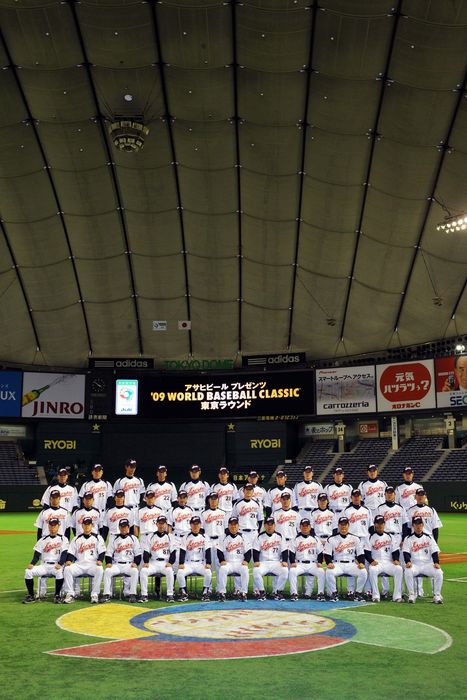 2009 WBC   The day before the start of the season Official Photo Session Japan National Team Group Line up  JPN , MARCH 4, 2009   Baseball : 2009 World Baseball Classic Tokyo Round Official Training at Tokyo Dome, Tokyo, Japan.  Photo by AFLO SPORT   1045 .