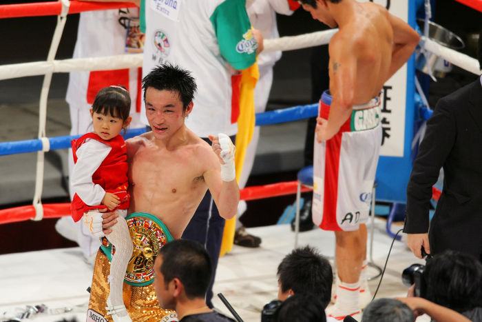 Toshiaki Nishioka (JPN), JANUARY 3, 2009 - Boxing : He celebrates winning victory during the World Boxing Council (WBC) Super Bantam weight title (Photo by AFLO SPORT) [1090].