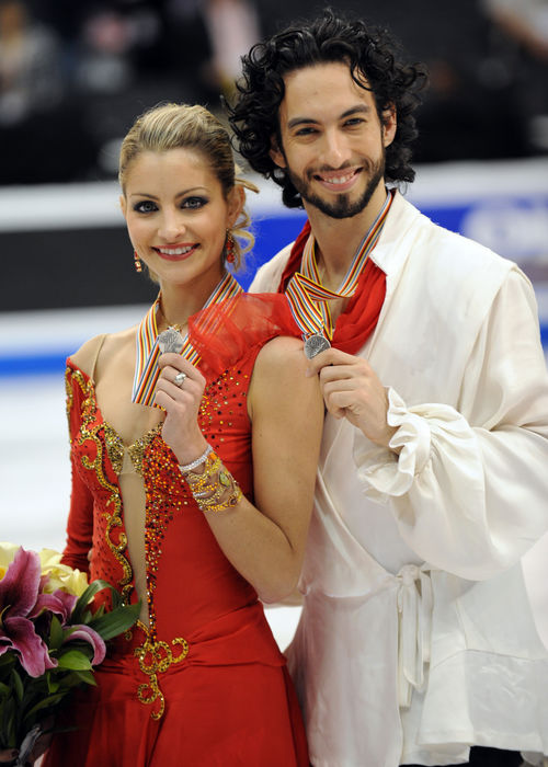 Tanith Belbin & Benjamin Agosto (USA), MARCH 27, 2009 - Figure Skating : Tanith Belbin and Benjamin Agosto of the United States pose with their silver medals after competing in the Free Dance during the 2009 ISU World Figure Skating Championships on March 27, 2009 at Staples Center in Los Angeles, California.  (Photo by AFLO SPORT) [1035]
