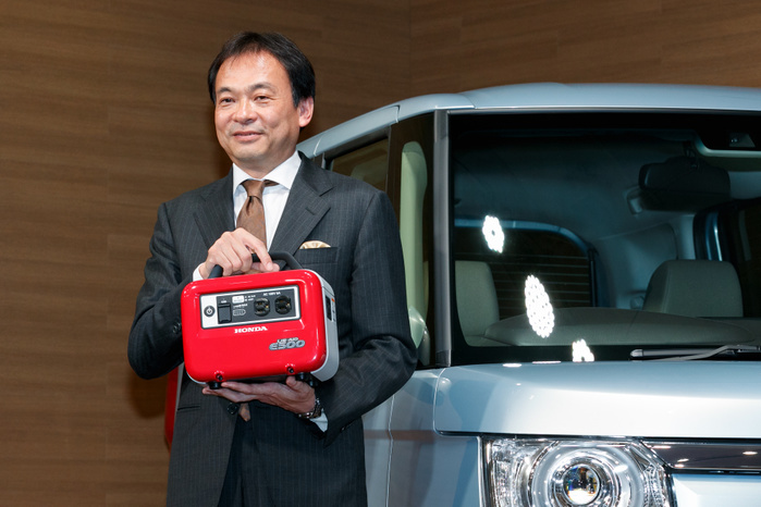 Honda Motor presents new version of N BOX vehicle for Japan Honda Motor Co s Operating Officer Kimiyoshi Teratani holding an LiB AID E500 portable battery poses for the cameras next to the new N BOX mini vehicle at its headquarters on August 31, 2017, Tokyo, Japan. The new N BOX is the first Honda mini vehicle to incorporate the maker s safety and driver assistive technology   SENSING   in all models. Honda plans to sell 15,000 units per month of its two models, N BOX and N BOX Custom, which are released for the Japanese market from September 1.  Photo by Rodrigo Reyes Marin AFLO 
