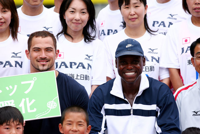 (L to R) Koji Murofushi ,Carl Lewis ,
JULY 1, 2007 - Athletics : The 91st Japan Athletics Championship Sub Event, Kids Athletic Program at Nagai Stadium, Osaka, Japan. AFLO SPORT) [0003].
