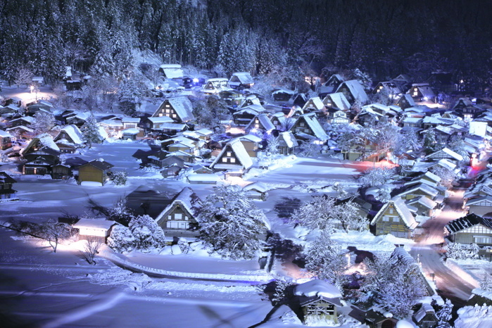 Gifu Prefecture Shirakawa go in the snow Moonlight is the name of the lighting