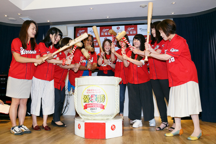 Carp baseball fans buy souvenir 2017 champions  t shirts at the Hiroshima Shop in Ginza Hiroshima Carp baseball team fans hit the top led of the sake barrel to celebrate team s victory at Hiroshima Brand Shop TAU in Ginza on September 19, 2017, Tokyo, Japan. Hundreds of Carp fans lined up from early morning to buy special victory t shirts after Hiroshima won its second straight Central League title, beating the Hanshin Tigers 3 2 on Monday afternoon, September 18.  Photo by Rodrigo Reyes Marin AFLO 