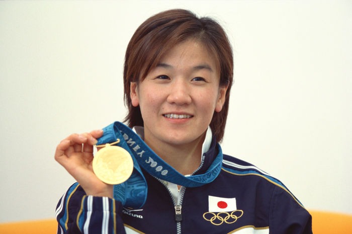Photo session on the day after winning the women s 48kg judo championship at the 2000 Sydney Olympics Ryoko Tamura  JPN  SEPTEMBER 17, 2000   Judo : Ryoko Tamura of Japan poses with her gold medal of the Women s Judo  48kg class at the 2000 Sydney Olympic Games in Sydney, Australia.  Photo by AFLO SPORT   Photo by AFLO SPORT   0006 .