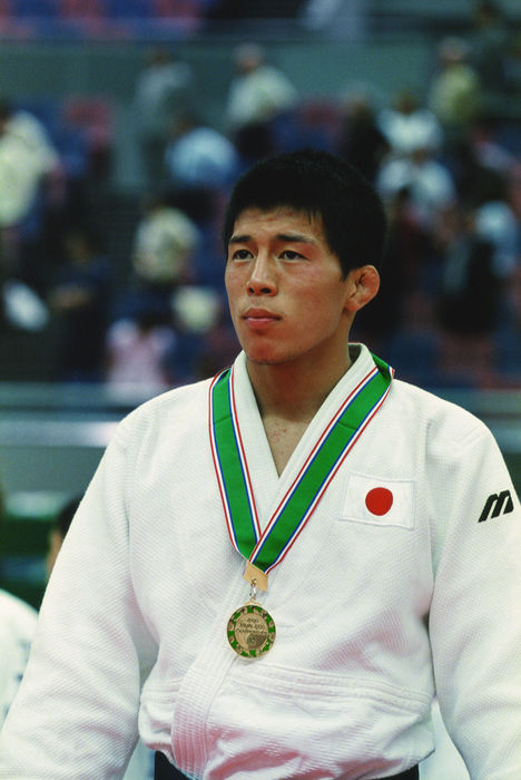 Tatsuaki Egusa (JPN)
MAY 28, 2000 - Judo :.
Tatsuaki Egusa of Japan on the podium with gold medal after winning the Asian Judo Championships Men's -60kg class at Osaka Municipal Central Gymnasium in Osaka, Japan.
(Photo by AFLO SPORT) [0006].