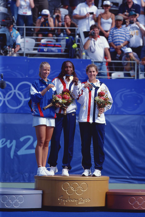 2000 Sydney Olympics Venus Williams  USA ,  SEPTEMBER 27, 2000   Tennis :  L R  Elena Dementieva of Russia  silver , Venus Williams of the USA  gold  and Monica Seles of the USA  bronze celebrate on the podium during the medal ceremony of the Women s Tennis Singles at the 2000 Sydney Olympic Games at NSW Tennis Center in Sydney, Australia.   Photo by AFLO SPORT   0006 