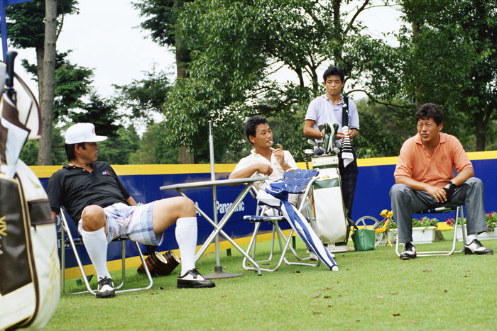 1993 Masashi Ozaki, Hajime Iiai and Takeo Ozaki relaxing on the tee ground  L to R  Masahi Ozaki, Hajime Meshiai, Unkown, Tateo Ozaki, circa 1993   Golf :  Photo by Koji Aoki AFLO SPORT   0008 