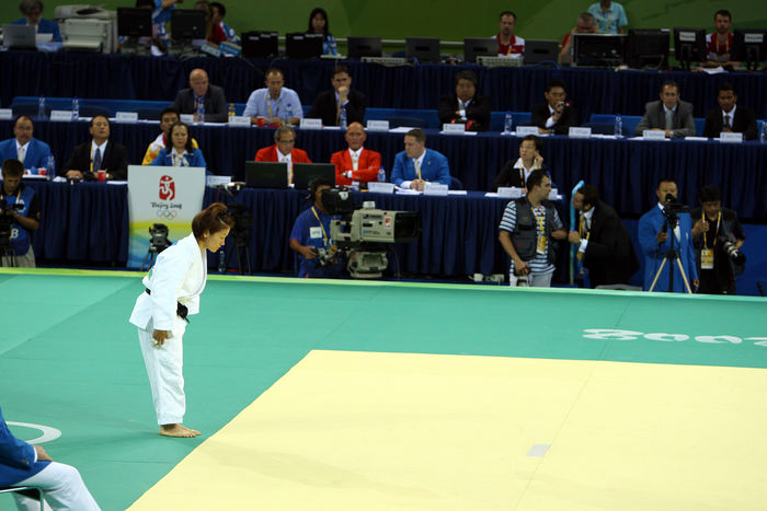 2008 Beijing Olympics Women s Judo 48kg Tani wins 3rd place match and bronze medal Last active match Ryoko Tani  JPN , AUGUST 9, 2008   Judo : Ryoko Tani of Japan bows her greetings during the 2008 Beijing Olympic Games, Women  39 s  48kg Bronze medal match between Ryoko Tani of Japan and Lyudmila Bogdanova of Russia at Beijing Science and Technology University Gymnasium in Beijing ,China. Koji Aoki AFLO SPORT   0008 .