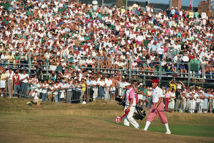 1988 British Open Payne Stewart, receiving a rousing ovation Heading for the green Payne Stewart , circa 1988   Golf : during the British Open  Photo by Koji Aoki AFLO SPORT   0008 