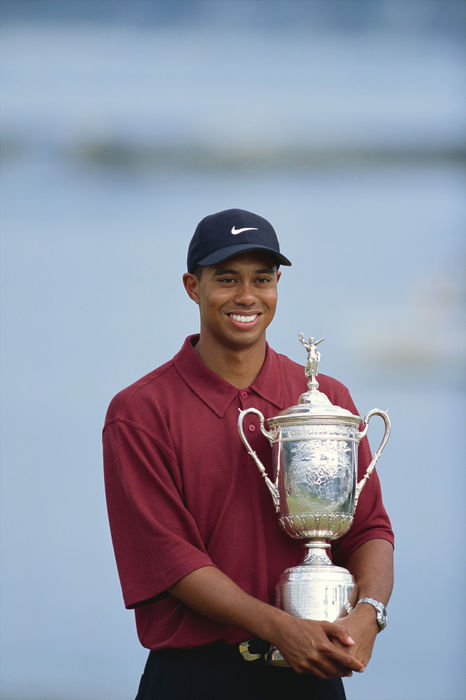 2000 U.S. Open Awards Ceremony Winner Tiger Woods with his trophy Tiger Woods  USA , JUNE 18, 2000   Golf : Tiger Woods of USA celebrates with the trophy after winning the U.S. Open at Pebble Beach Golf Links in Pebble Beach, California, USA.  Photo by Koji Aoki AFLO SPORT   0008 