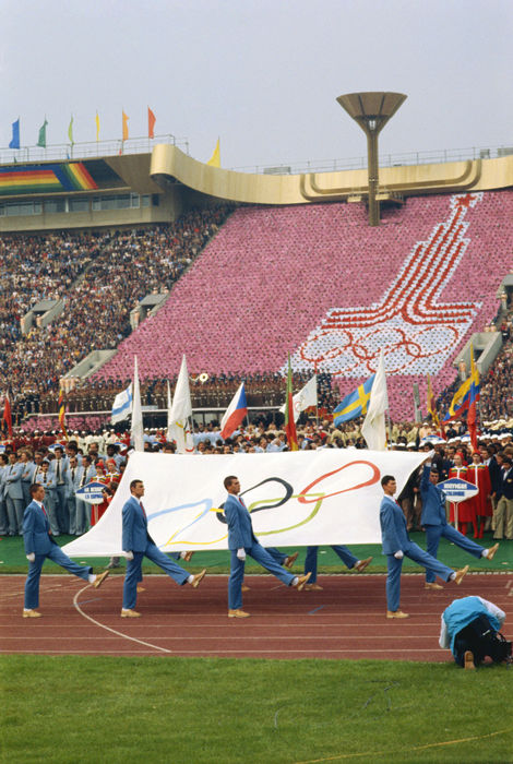 1980 Moscow Olympics The General View of the Opening Ceremony, IOC Flag, July 19, 1980   Athletics : during the Opening Ceremony of the Summer Olympic Games in Moscow, Soviet Union.  Photo by Shinichi Yamada AFLO   0348 